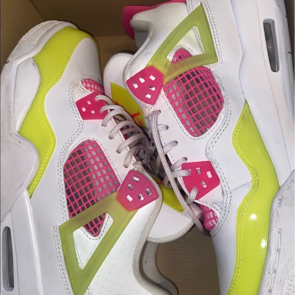 Jordan 4 Lemon Venom
